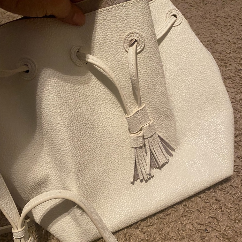 White shoulder pocketbook